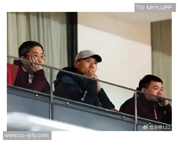 杨希感谢邵佳一称与队友聊天助力中文快速进步