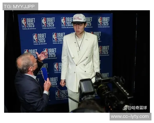 杨瀚森新秀赛季表现起伏属正常现象弗拉格首秀同样经历低谷