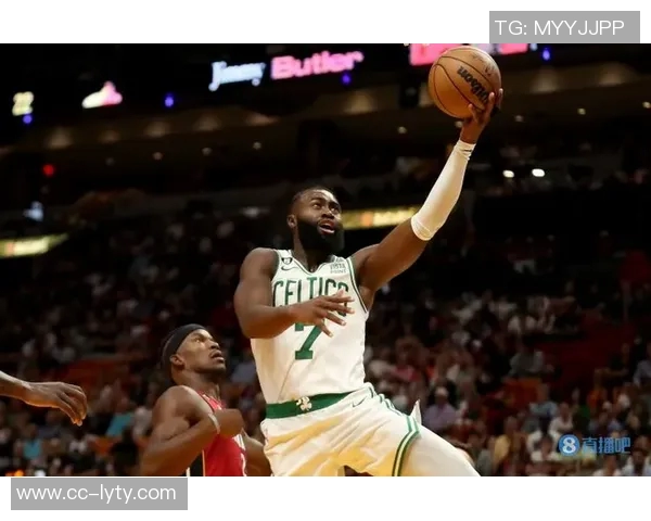 杰伦布朗本赛季表现惊艳场均301分63篮板5助攻真实命中率超60 杰伦布朗本赛季表现惊艳场均301分63篮板5助攻真实命中率超60