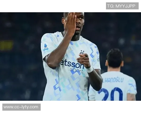 国米官方宣布博尼左膝轻微扭伤下周将进行进一步评估