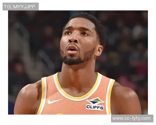 米切尔半场表现抢眼16分钟内高效贡献12分3板1助1断1帽